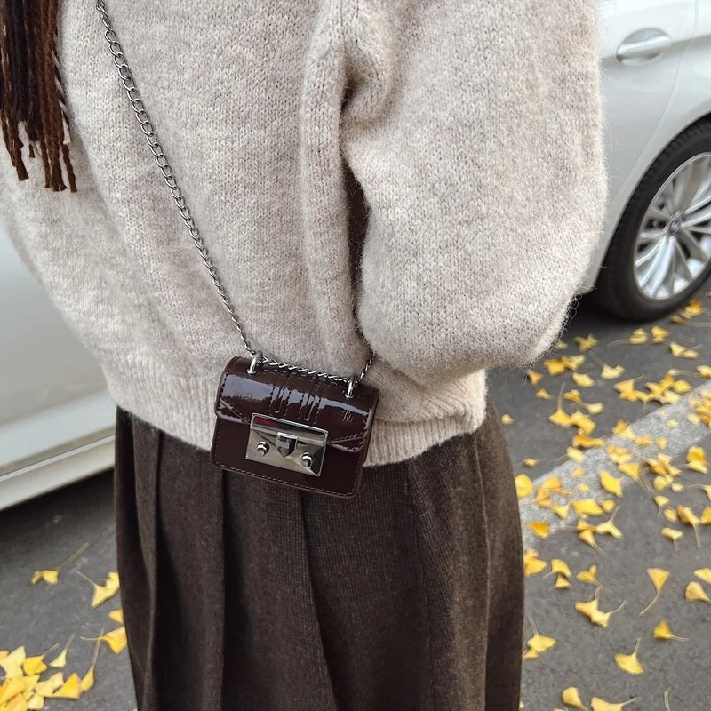 حقيبة يد نسائية موضة 2025 محفظة كتف نسائية سلسلة حقيبة نسائية صغيرة صيفية حقائب كروس للنساء مصمم أزياء فاخرة