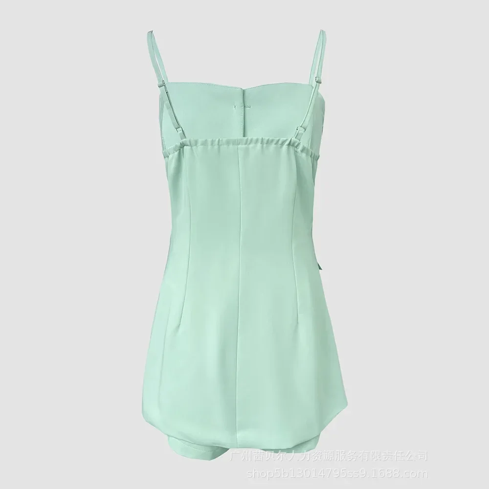 Top spaghetti a fascia sexy da donna con cinturino dorato e bottoni sul retro arricciato con pantaloncini casual senza spalline