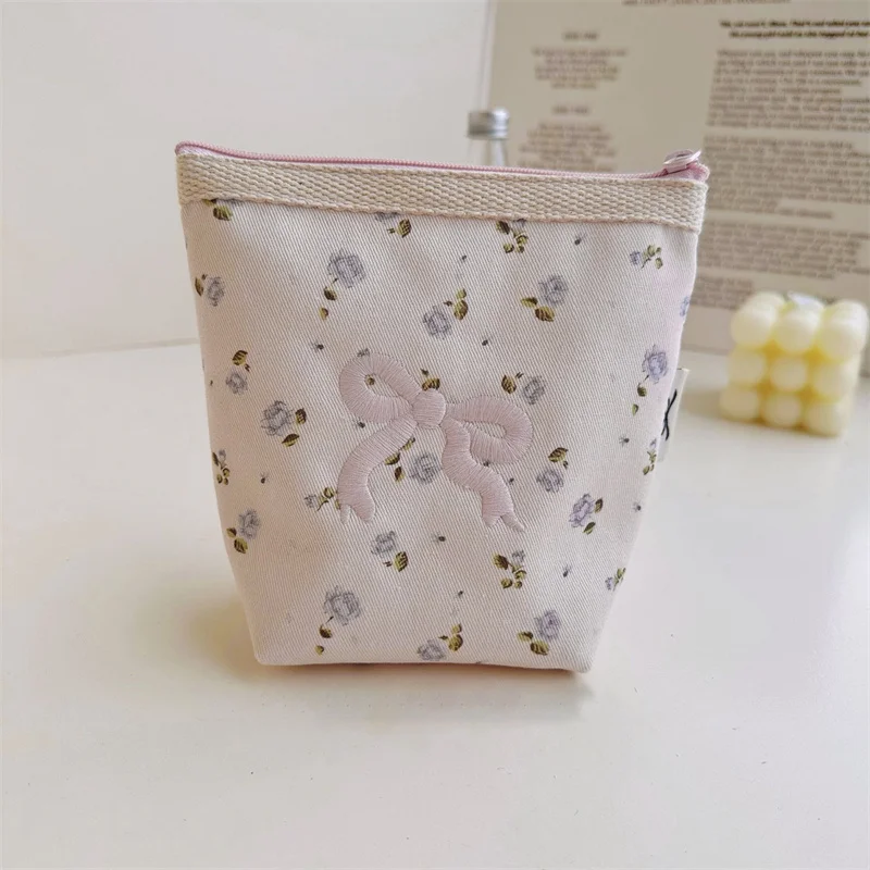 Pequeña bolsa de maquillaje con bordado Floral de algodón, organizador de artículos de tocador, estuches de almacenamiento impermeables para mujer