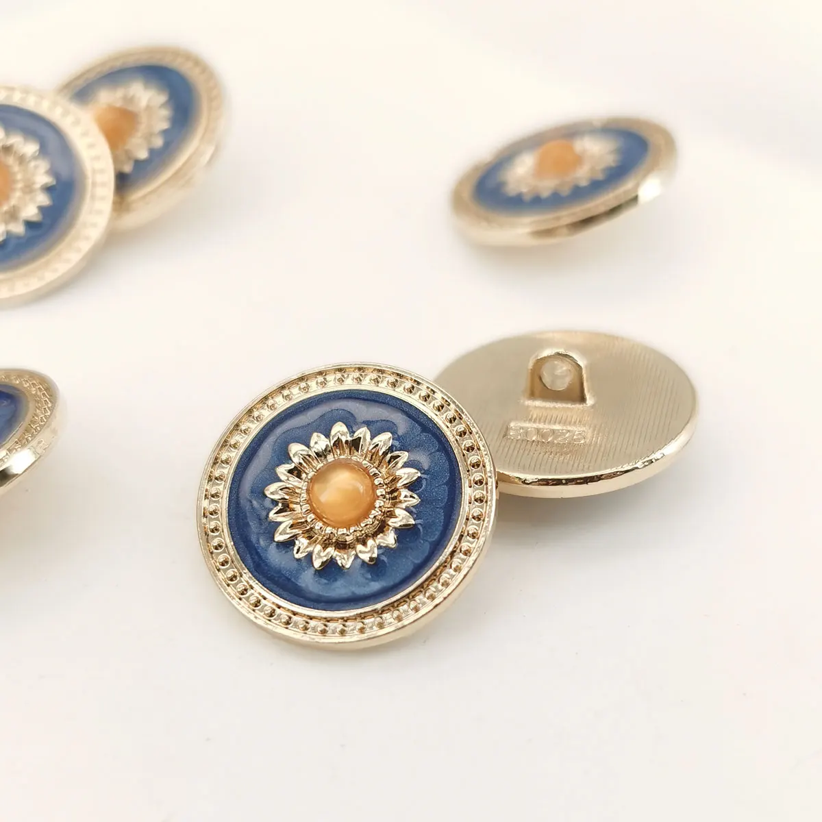 6 Stück 20mm Hochwertige Retro-Stil Kunstblumen-Dekorationsknöpfe, Nähzubehör für Kleidung, DIY-Nähhandwerk, Neu – Detail 2