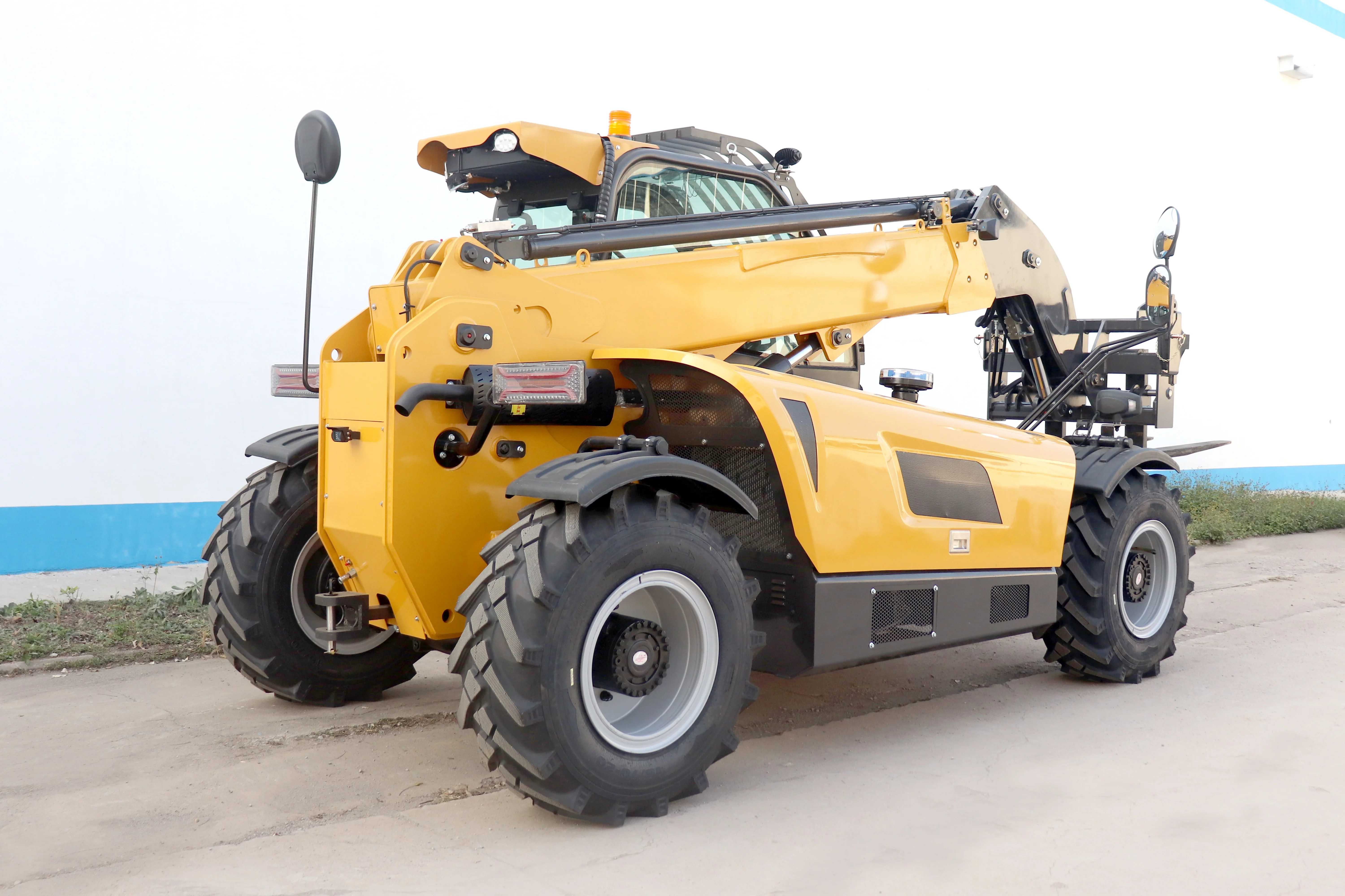 Customized Factory Price Diesel Forklift 3 Ton Material Handling Forklift 4X4 Telehandler Telescopic Forklift 4WD All Terrain Fo