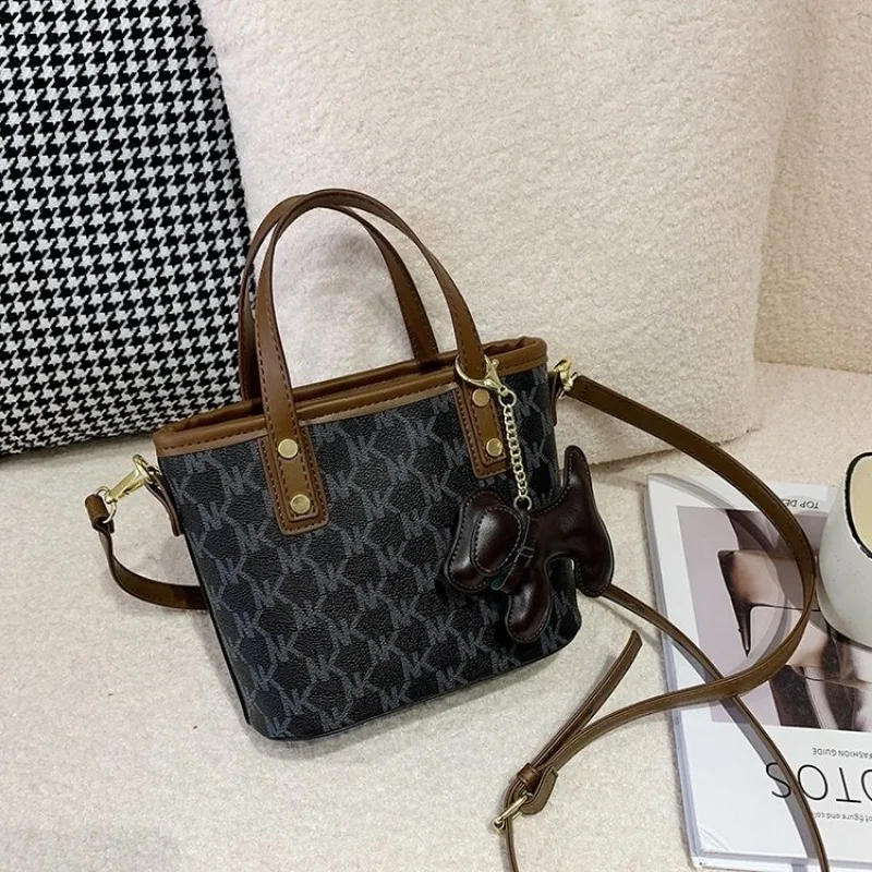 

Ladies Fashionable Shoulder Bag On Trend Design For Style Conscious Women Modern Vibe