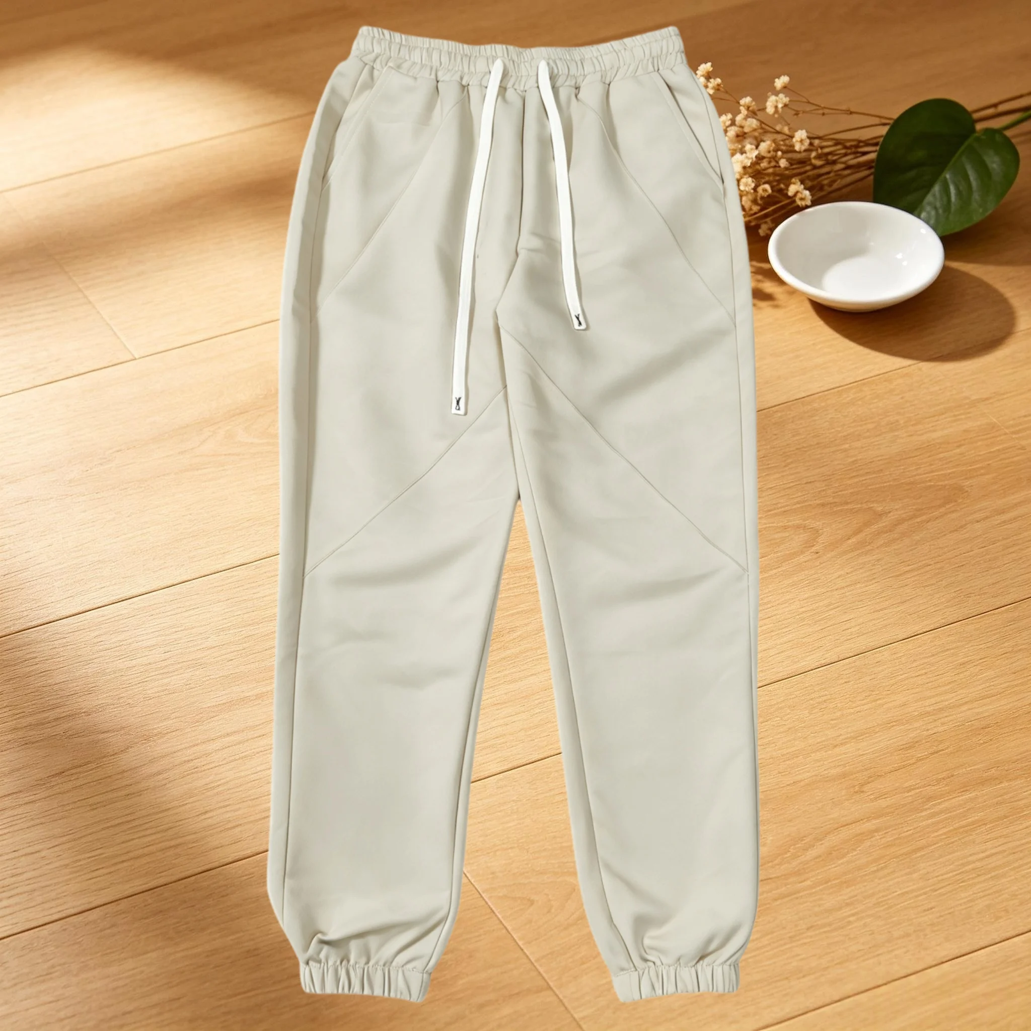 Men Cream Jogger Sweatpants Diagonal Splice Stitching Contrast Drawstring Elastic Waist Cuffed Ankle Loose Streetwear Pants