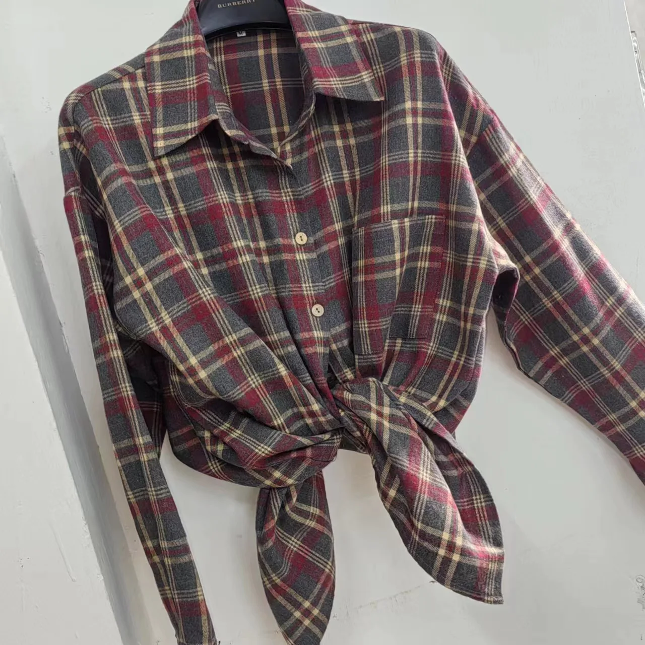 2025 Camicetta da donna scozzese ampia alla moda Camicie e camicette a maniche lunghe con risvolto elegante Top con lacci tascabile vintage femminile