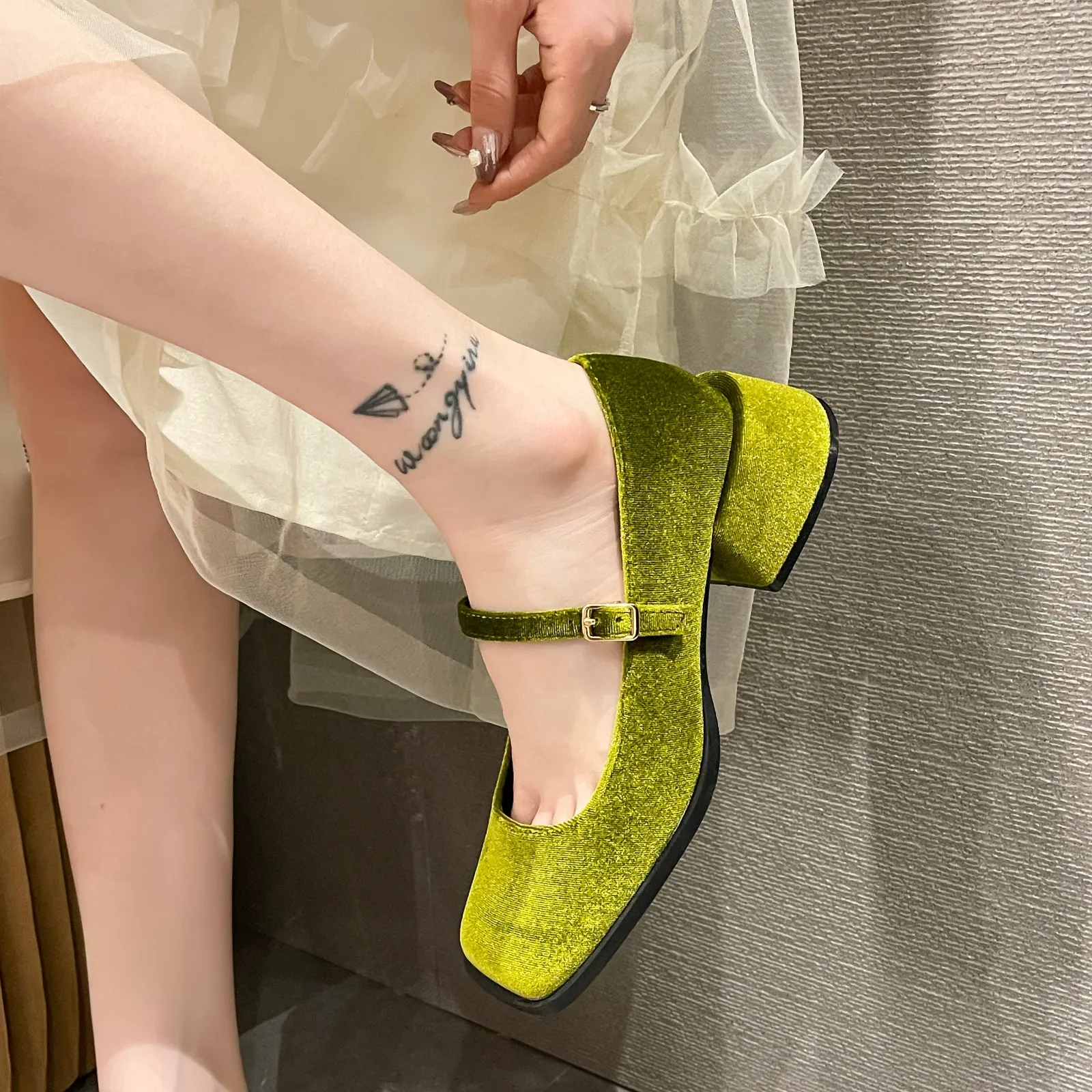 Mary Janes Shoes Female Golden Velvet New Square Toe College Style Casual Pumps Fashion Shallow Buckle Shoes High Heel Shoes