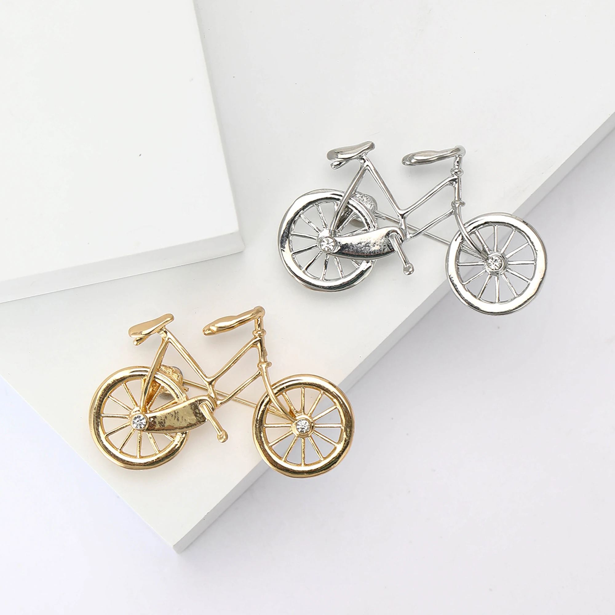 Beautiful Metal Bicycle Brooches for Women Unisex Glamour Pins 2-color Available Casual Party Accessories Gifts