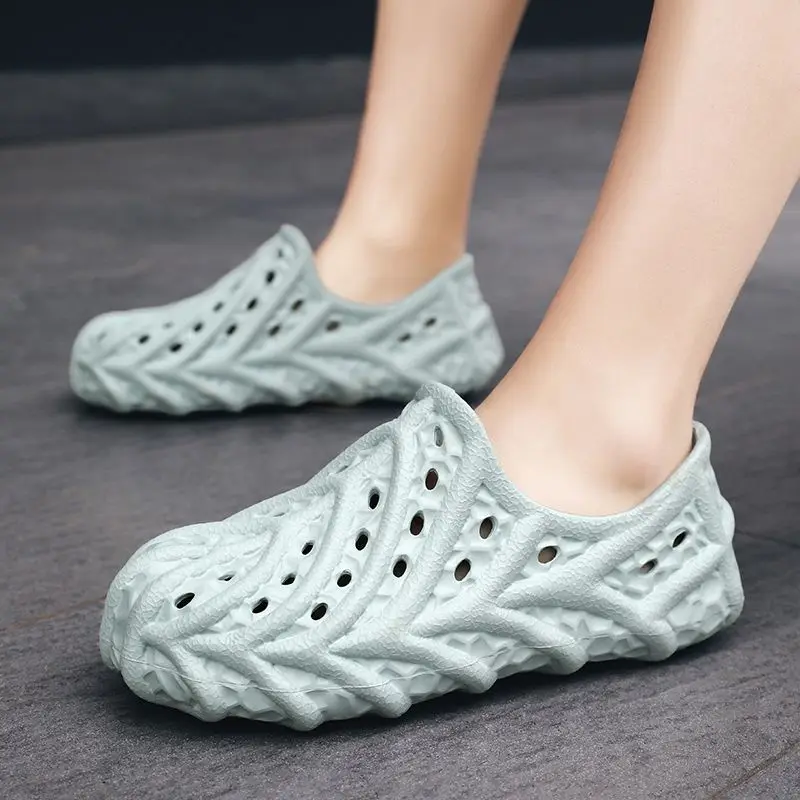 New 2026 Summer Men's Closed-Toe Mesh Beach Sandals Breathable Anti-Slip for Middle School Students