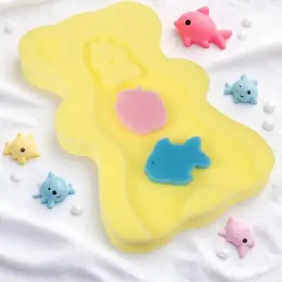

Baby Bath Mat Infant Bathing Pad Non-Slip Sponge Cushion with Bear Shape Cushioned Edges Slight Incline for Head Neck Back