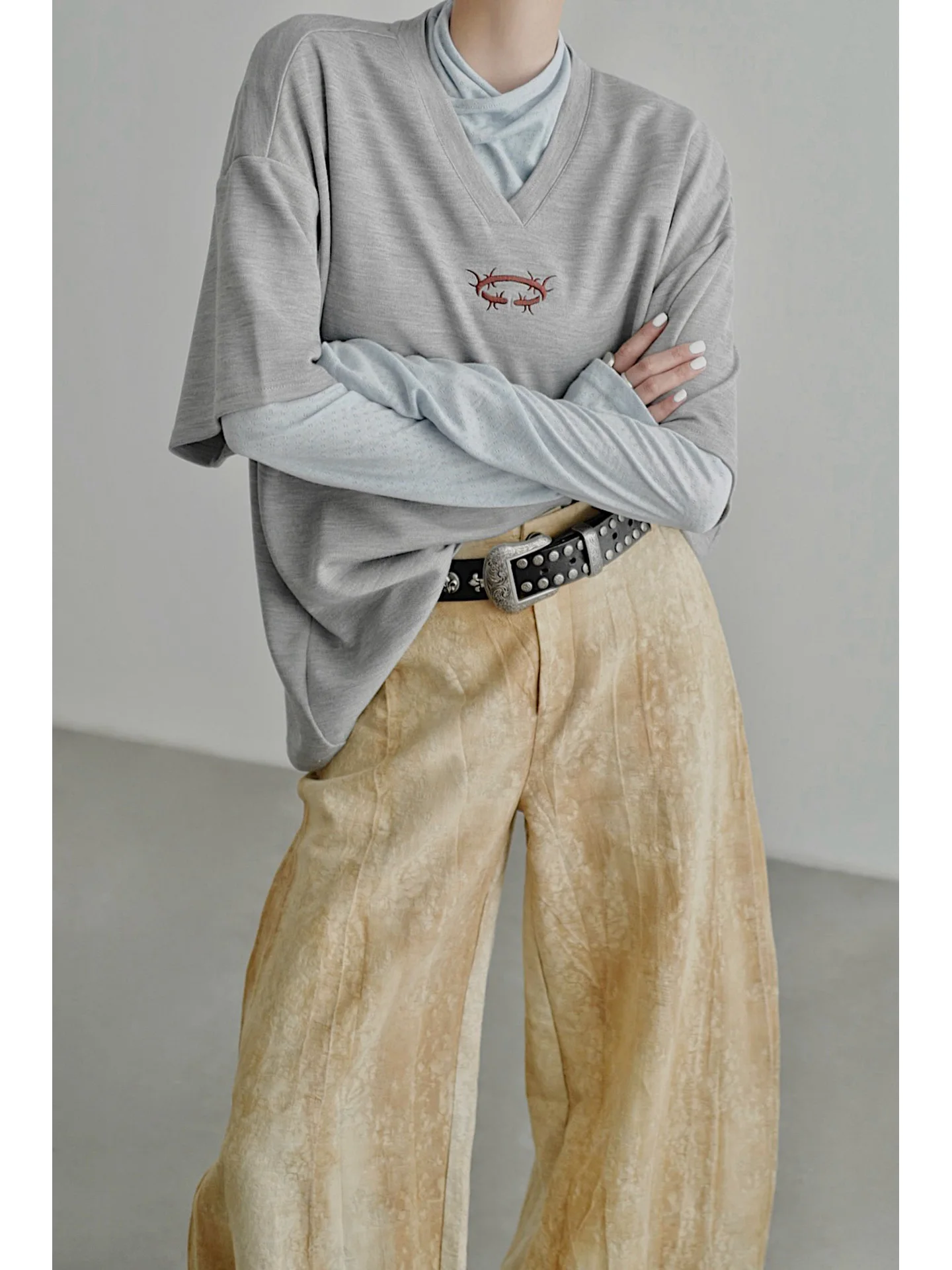 

Loose Large T-irt with Folded Sves by Chen Lady CHENTAITAI Neutral Sle Summer Faion for Women V-Ne Svel T-irt