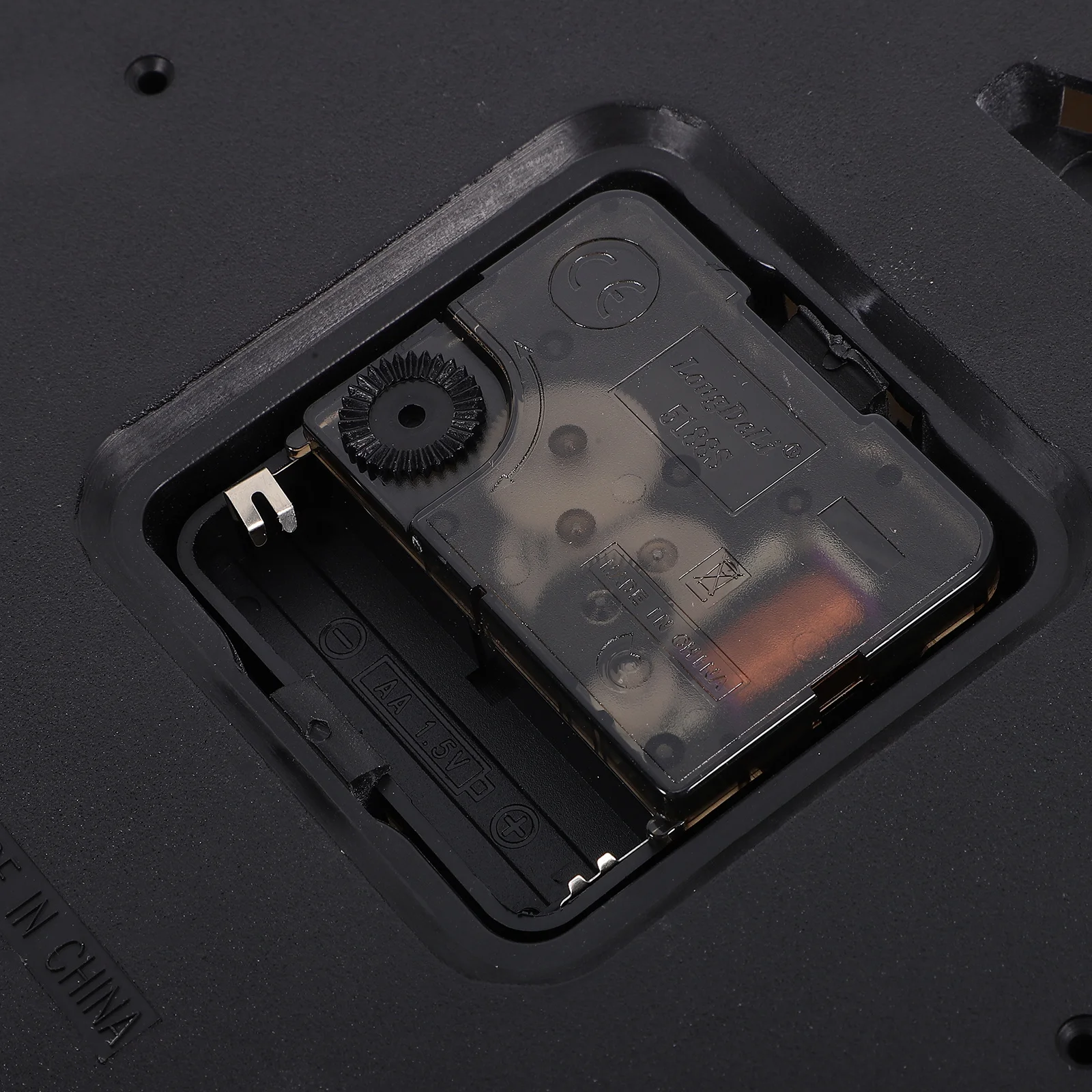 

Wall Clock Bedroom Silent Mute Round Hanging Clock for Living Room Home Decor Non-Ticking Accurate Time Easy Install