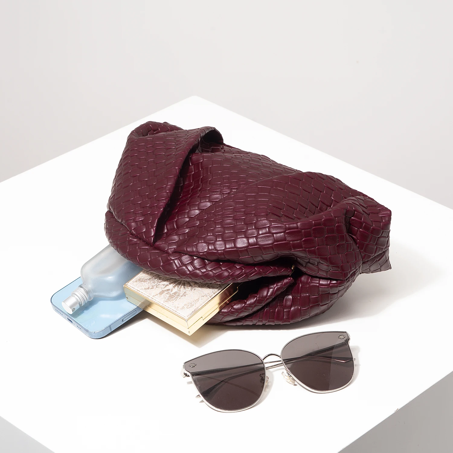 Vintage Artificial Leather Woven Pattern Clutch Bag，Burgundy Purse，Porm Dresses for Women，Shell Bag，Ruched Clouds Bag view 6