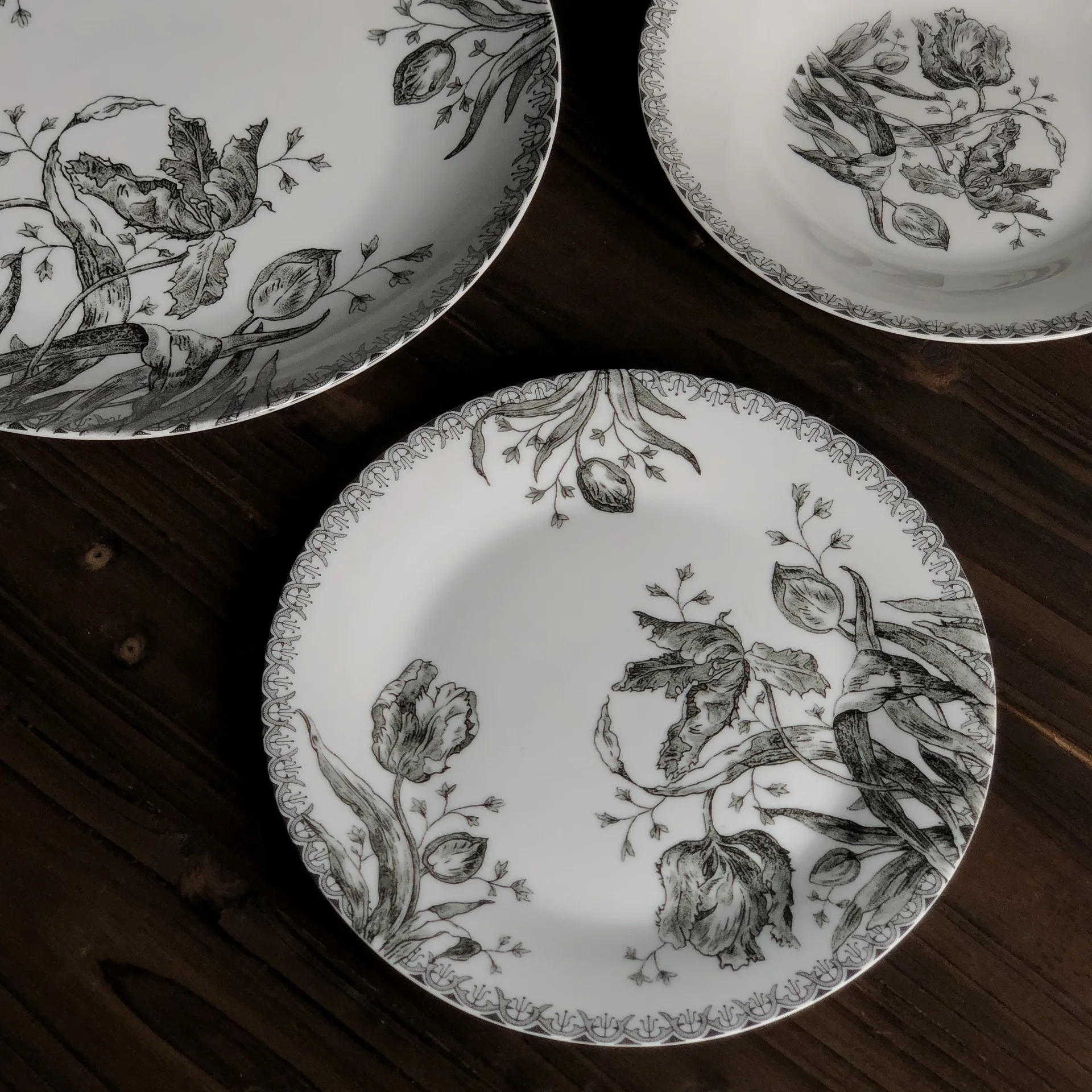 French Vintage Dining Plate Black Tulip Plate Household Ritual Set Western Food Dessert Cake Plate Afternoon Tea Cake Plate