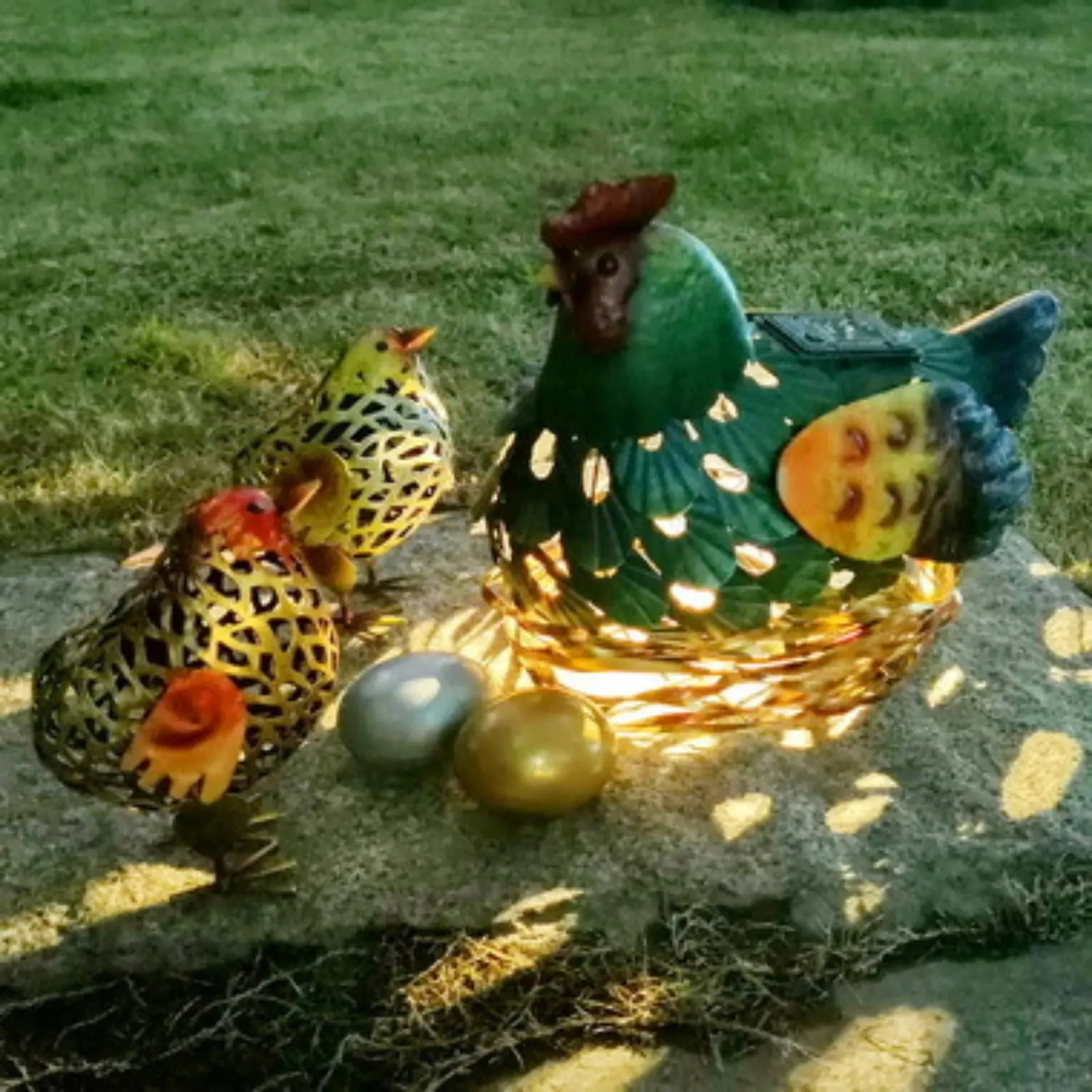 Solar Lantern Chicken Statue Outdoor Decorative Hen and Chicks Statue Lighted Chicken Yard Decor Weather-Resistant for Garden - view 2