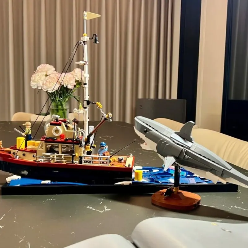 Nuove mascelle Diorama Barca Squalo Nave pirata Building Blocks Compatibile legoed Pesca Boaf Modello Mattoni Giocattoli Regalo di compleanno per il capretto