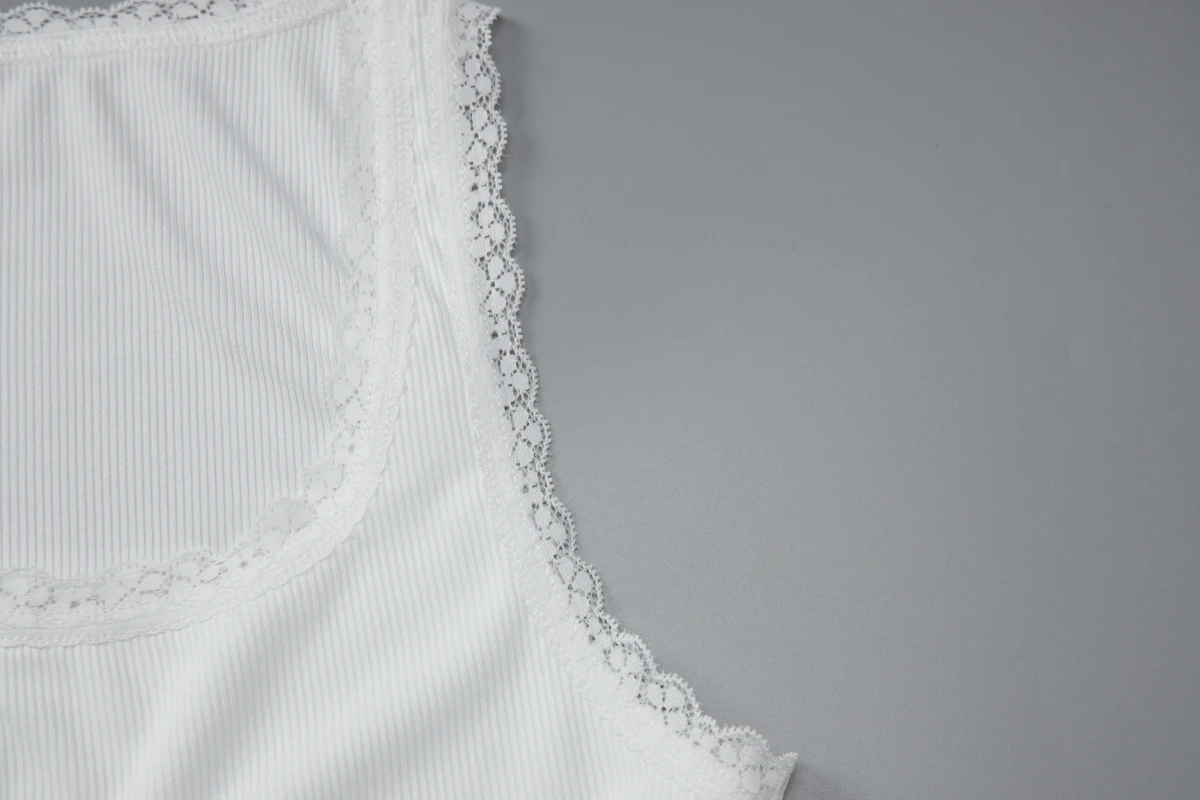 Hugcitar Geripptes Crop-Top mit quadratischem Kragen, Trägern, Patchwork, Spitze und Knöpfen, sexy Crop-Top für den Sommer, Damenmode-Outfit, Streetwear, Yoga, Club – Detail 6