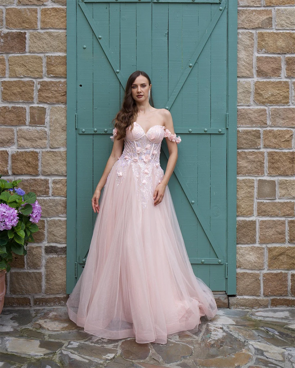 

Индивидуальное высококачественное розовое вечернее платье из тюля, изящное без бретелек с открытыми плечами, модные платья со шлейфом для особых случаев