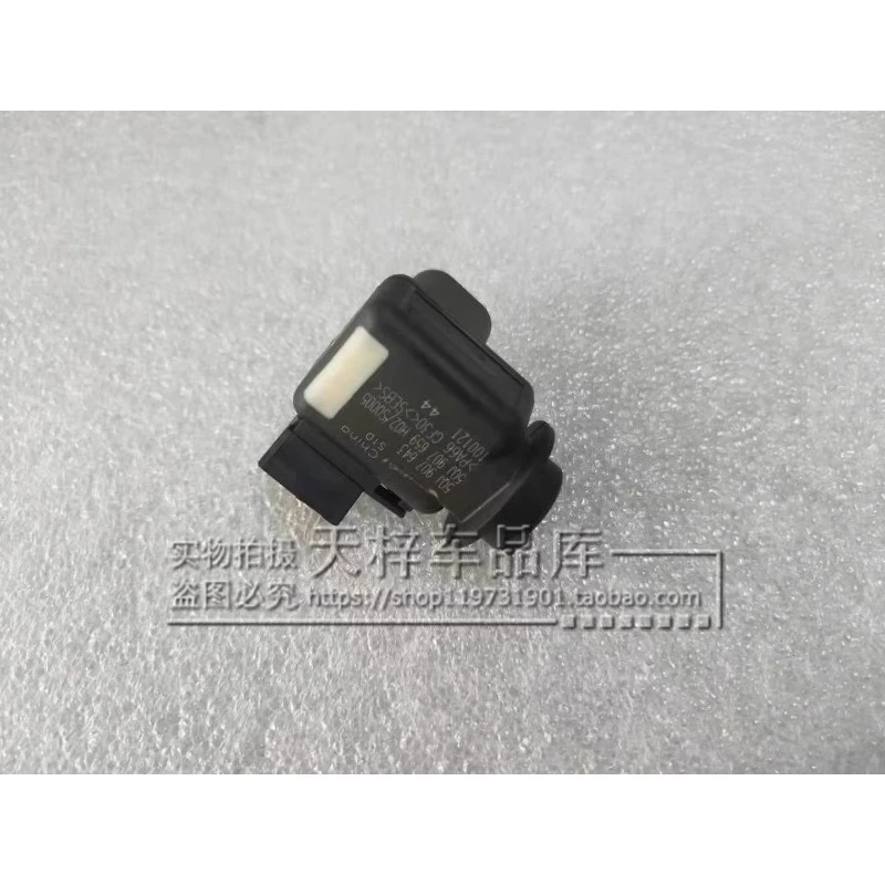 

1pc for Magotan B8L TAYRON T-ROC Tiguan L19 Passat Teramont Temperature Humidity Air Quality Sensor