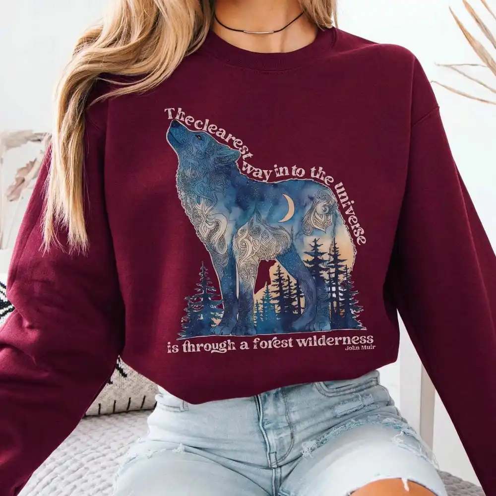 Vintage-Langarm-Fleece-Sweatshirt mit Rundhalsausschnitt. Lässiger Pullover „The Clearest Way In The Universe Is Through A Forest Wilderness“.