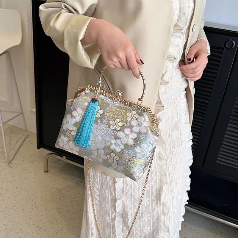 2024 Vintage Women Chain Tassel Shell Clip Lock Bags Evening Clutch Lady Flower Chain Messenger Bags Retro Simplicity Handbags