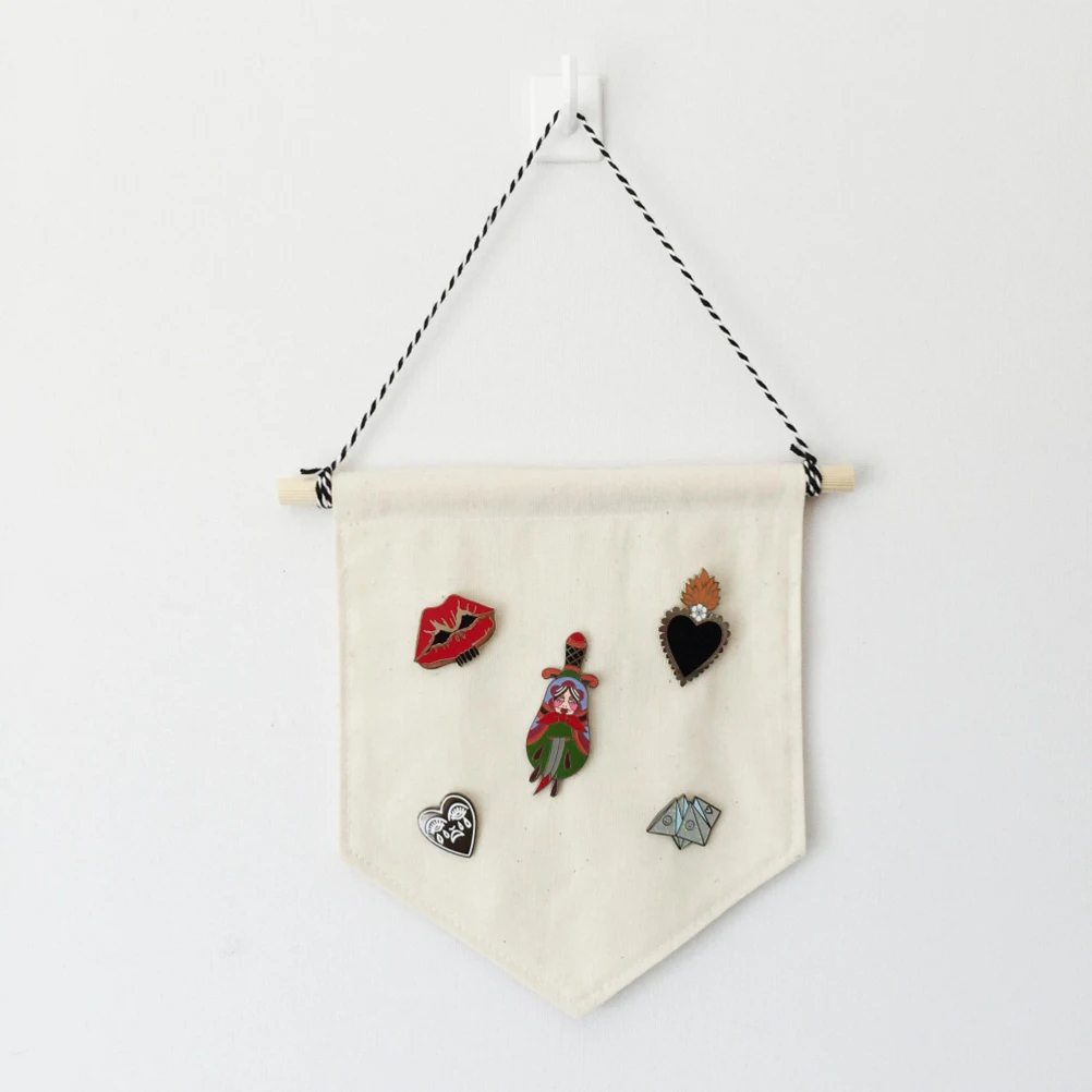 

2 Pcs Banner for Brooch Decorative Pin Wall Display Hanging Badge Children Room Pennant Banner For Brooch Art DIY Storage