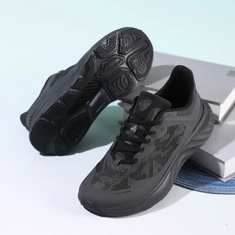 Men's summer ultra-light shock-absorbing rebound sports running shoes with lightweight mesh.