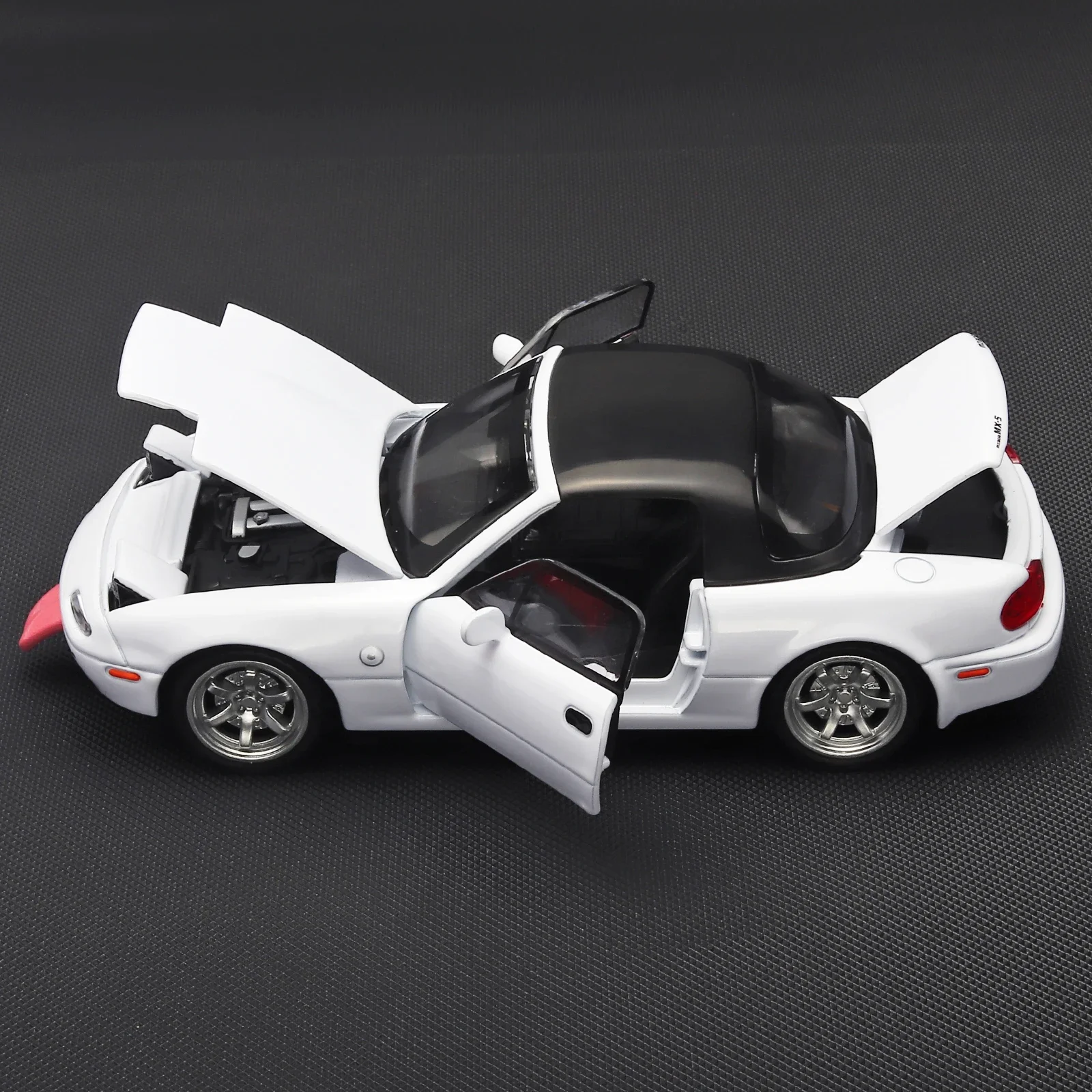 Mazda MX5 1:32, coche de juguete fundido a presión de aleación, sonido y luz, juguete coleccionable para niños, regalo de cumpleaños