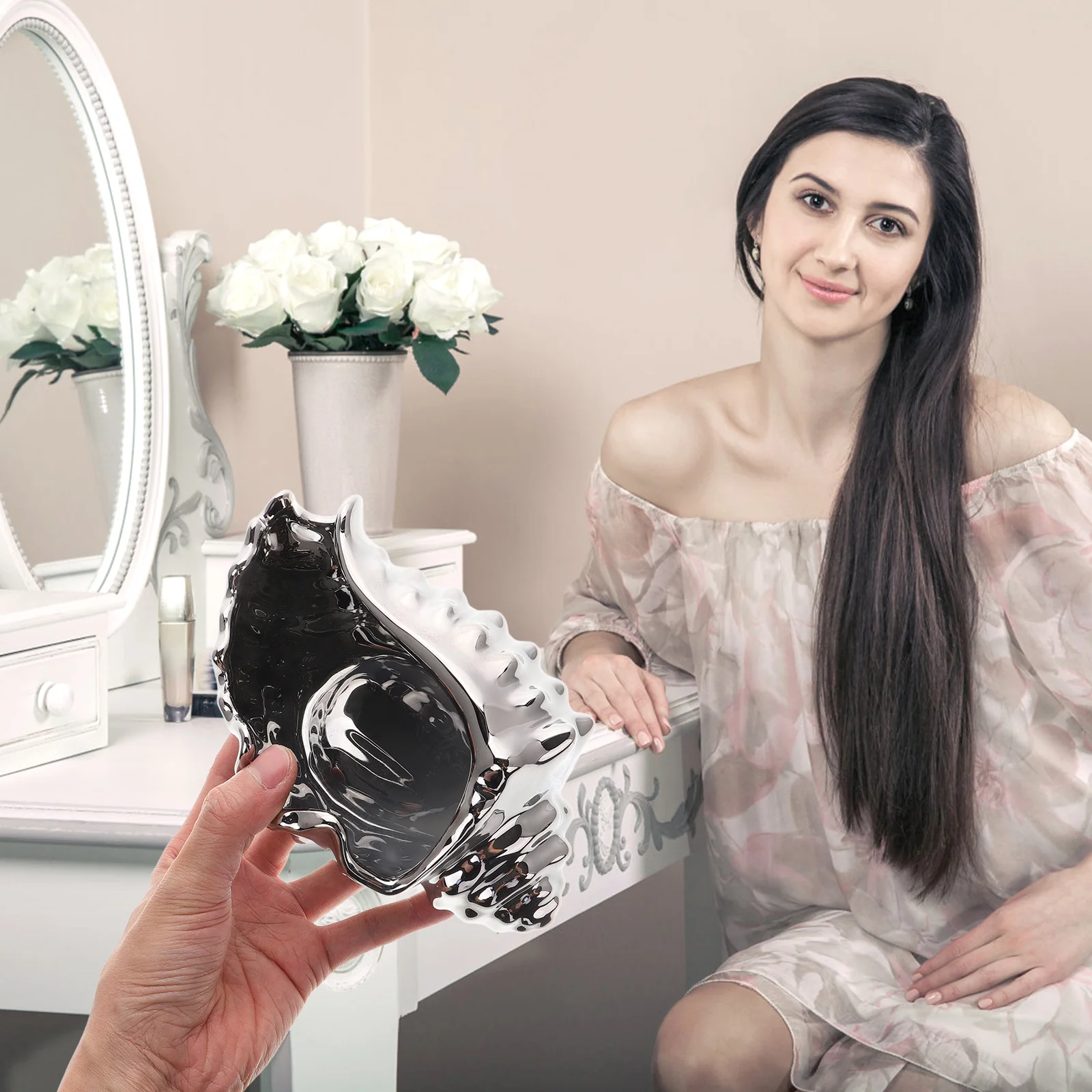 

Conch Shaped Jewelry Display Tray Ceramic Key Dish for Hallways Decorative Trinket Bowl Ring Holder Organzier Earring Storage