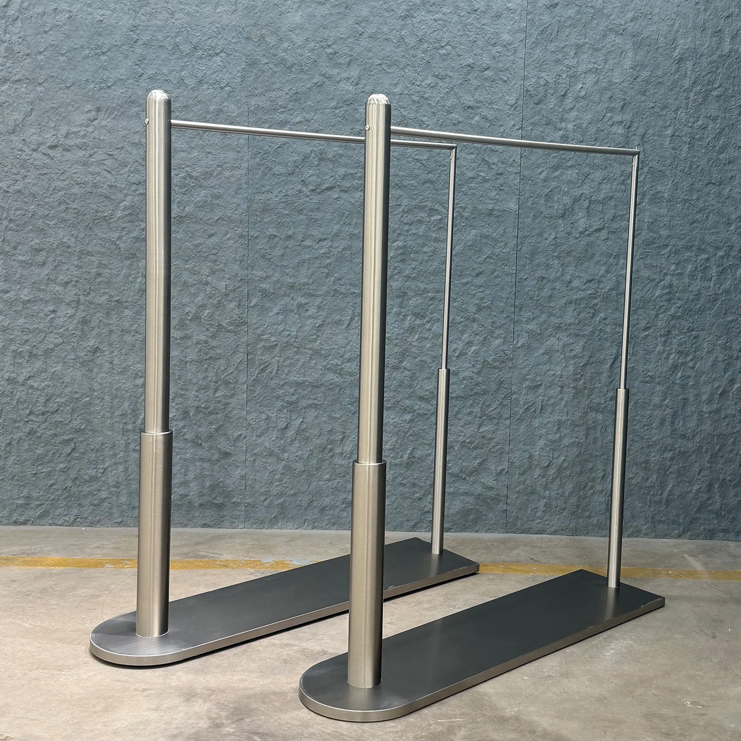 Clothing store display rack Stainless steel belt plate middle island rack Men's and women's clothing