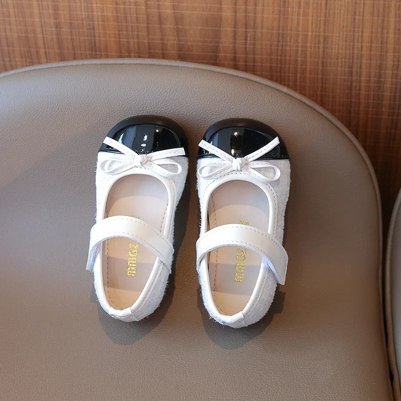 أحذية جلدية بفيونكة للفتيات لخريف 2026 أحذية زفاف جديدة للأطفال بنعل ناعم أحذية أداء مسطحة للأطفال