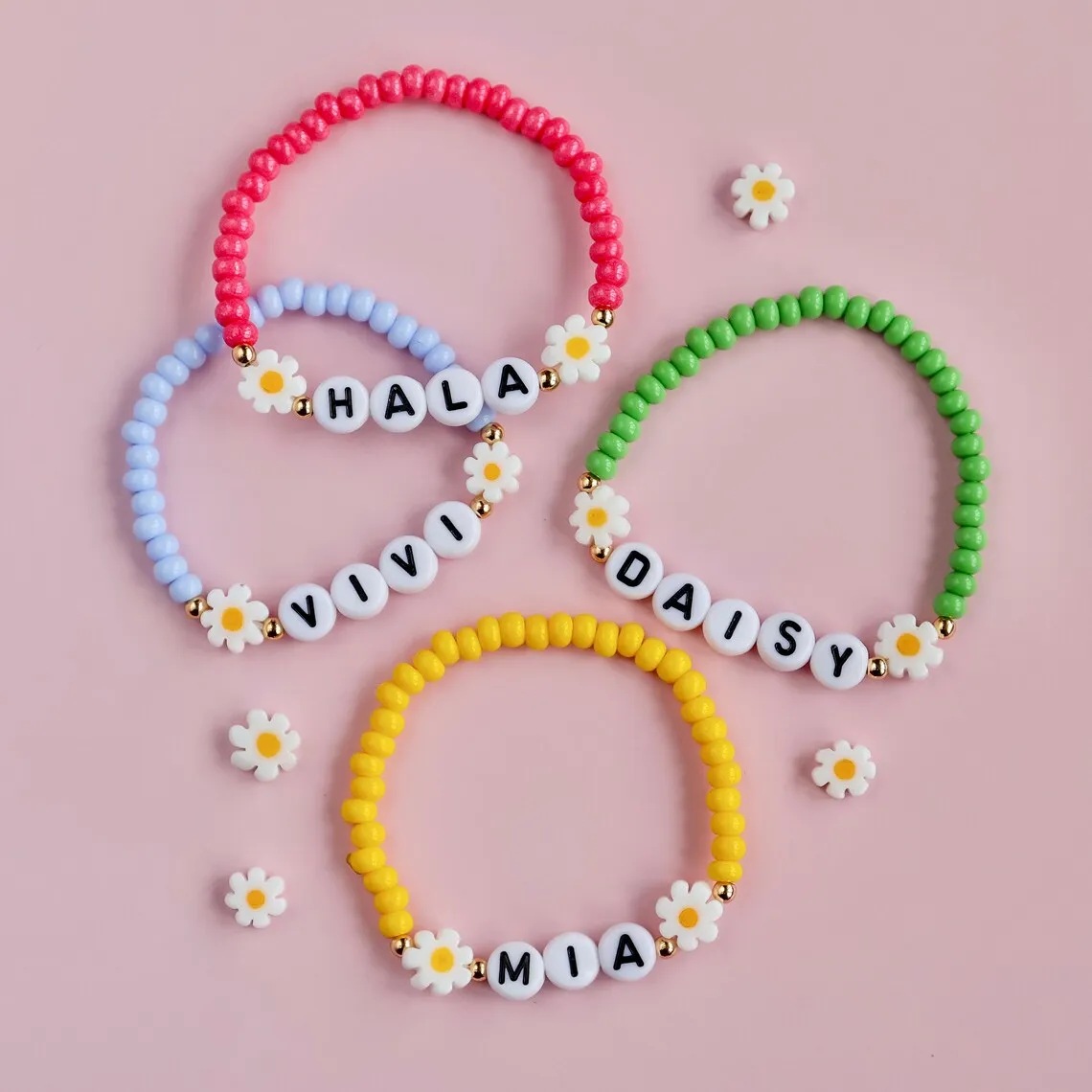 

Vlen Custom Name Letter Bracelet Daisy Bracelet Colorful Beads Pulseras Personalized Boho Jewelry Gift for Friends Family