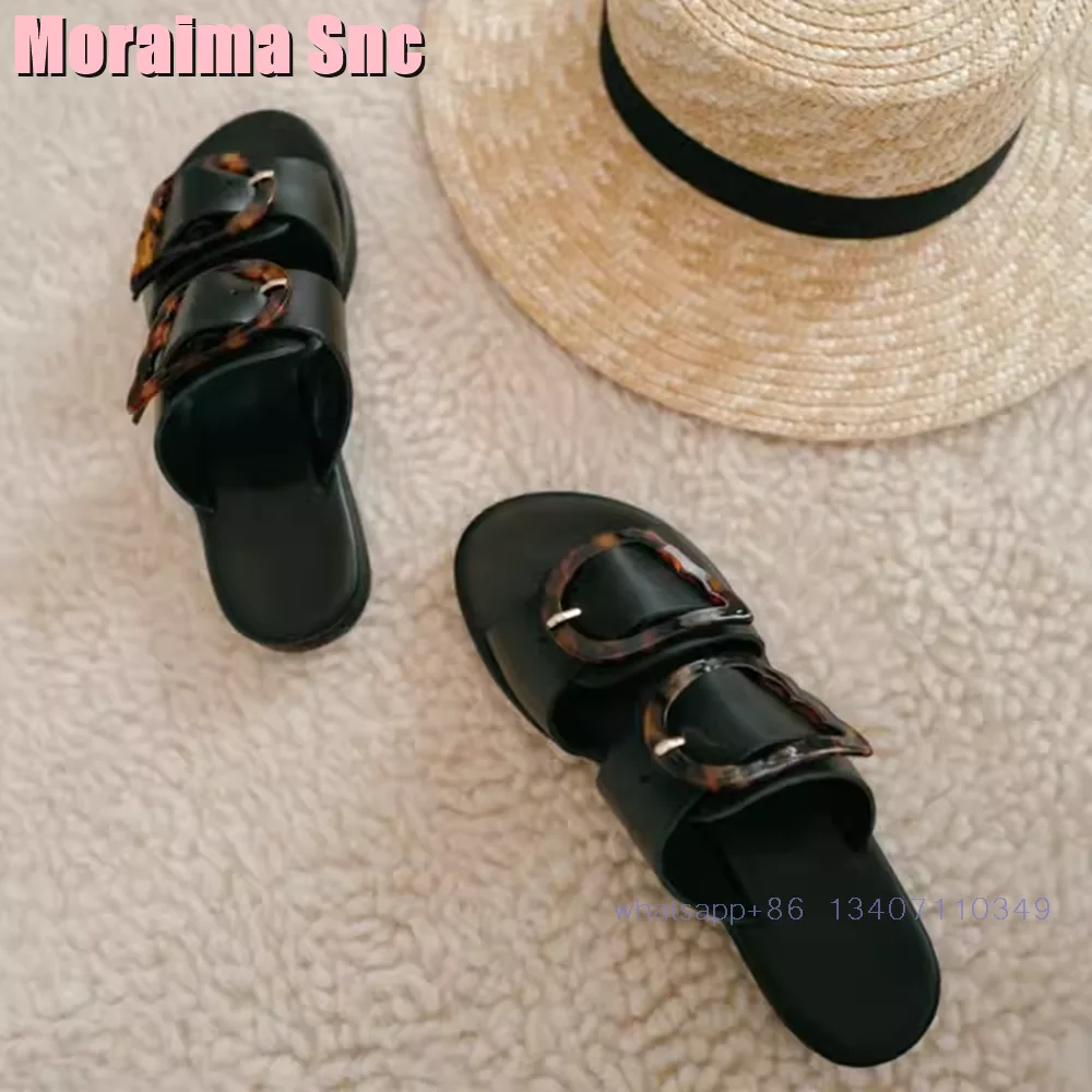 Sandalias planas con hebilla de leopardo para mujer, chanclas informales de punta redonda a la moda, color negro liso, para exteriores, 2024