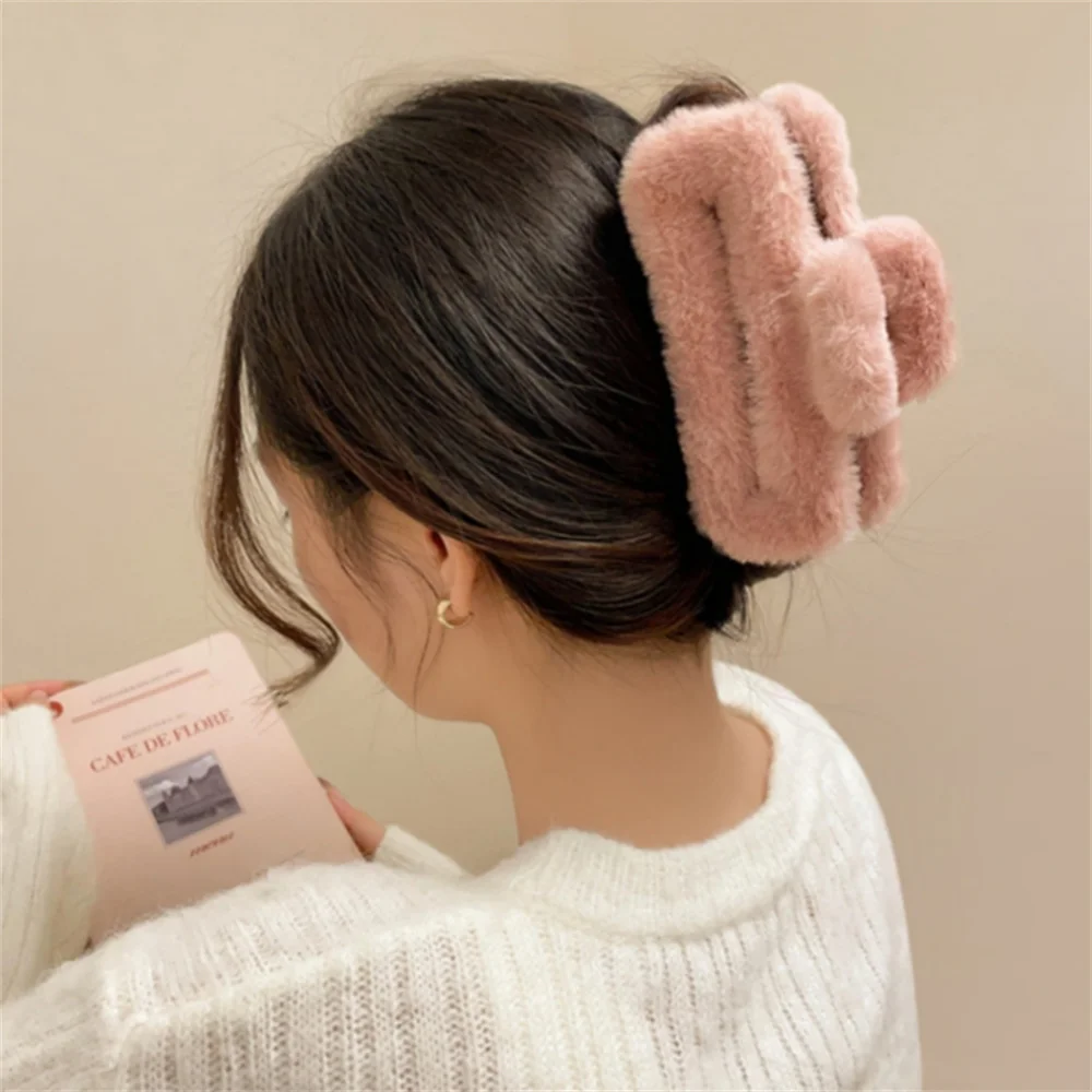 10.5cm Large Simple Atmospheric Plush Hair Clip for Women Curly Hair Head Square Grab Clip Large High-end Shark Clip Headwear