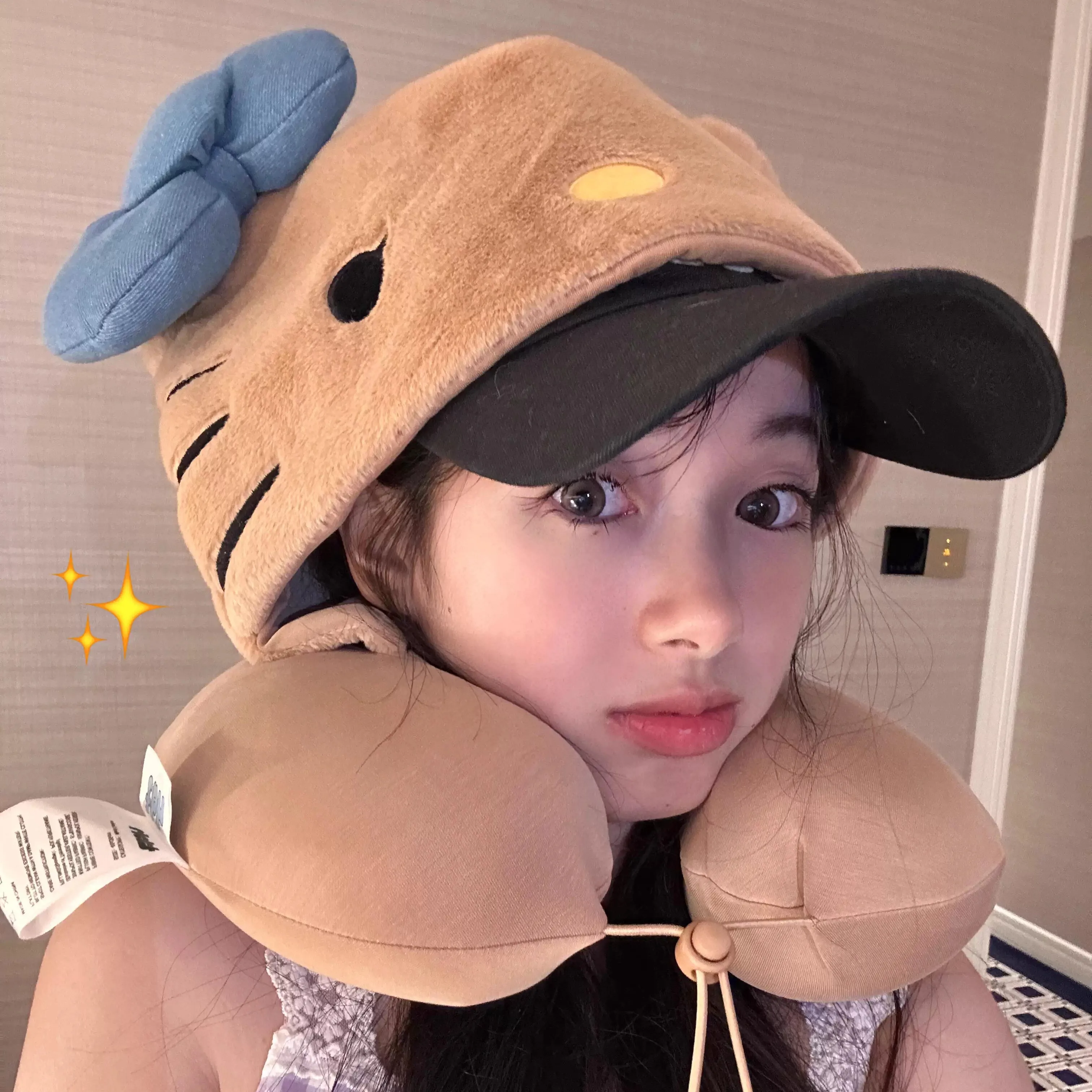 

Hello Kitty мультяшная кукла Kawaii U-образная подушка мультяшная подушка для шеи с капюшоном офисная обеденная перерыв шляпа подушка в виде самолета ﻿