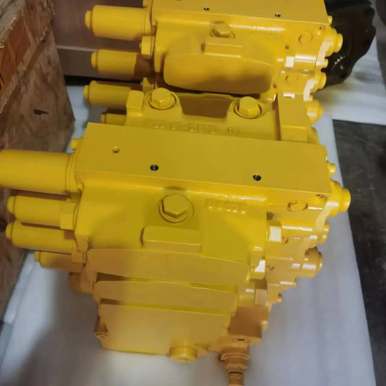D27-5 Bulldozer Distribution Valve 723-64-22500 Main Valve Remanufacturing