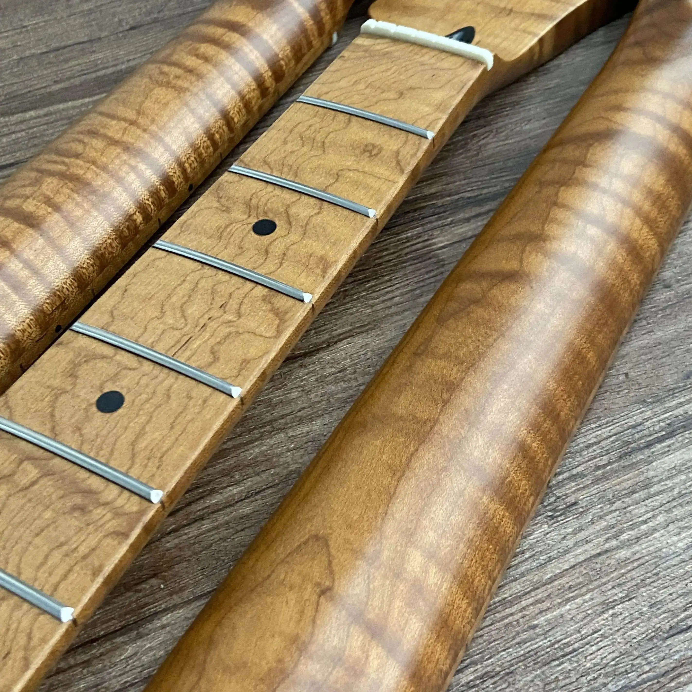

Flame Pattern TL Style Guitar Neck - Baked Maple Wood Neck, Maple Fingerboard, 9.5" Radius & 22 Frets (22F)