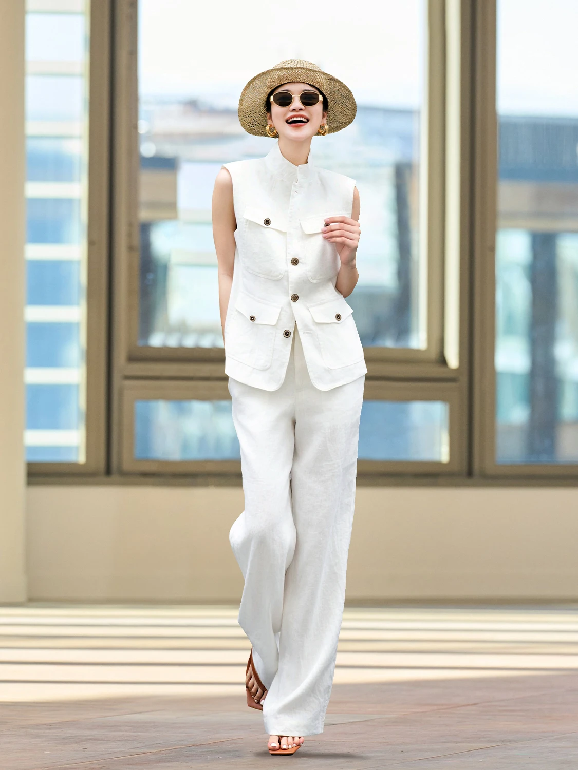 

Лондонский стиль: Элитный летний комплект 2025 – Новинка! Комплект из двух предметов: тонкий жилет и брюки с широкими штанинами из тонкого хлопка и льна. Изысканный повседневный образ.