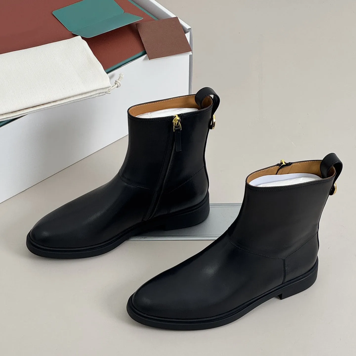 

26. женские короткие сапоги из воловьей ткани и противоскользящей резиновой подкладки, элегантный и простой дизайнерский стиль ручной работы.