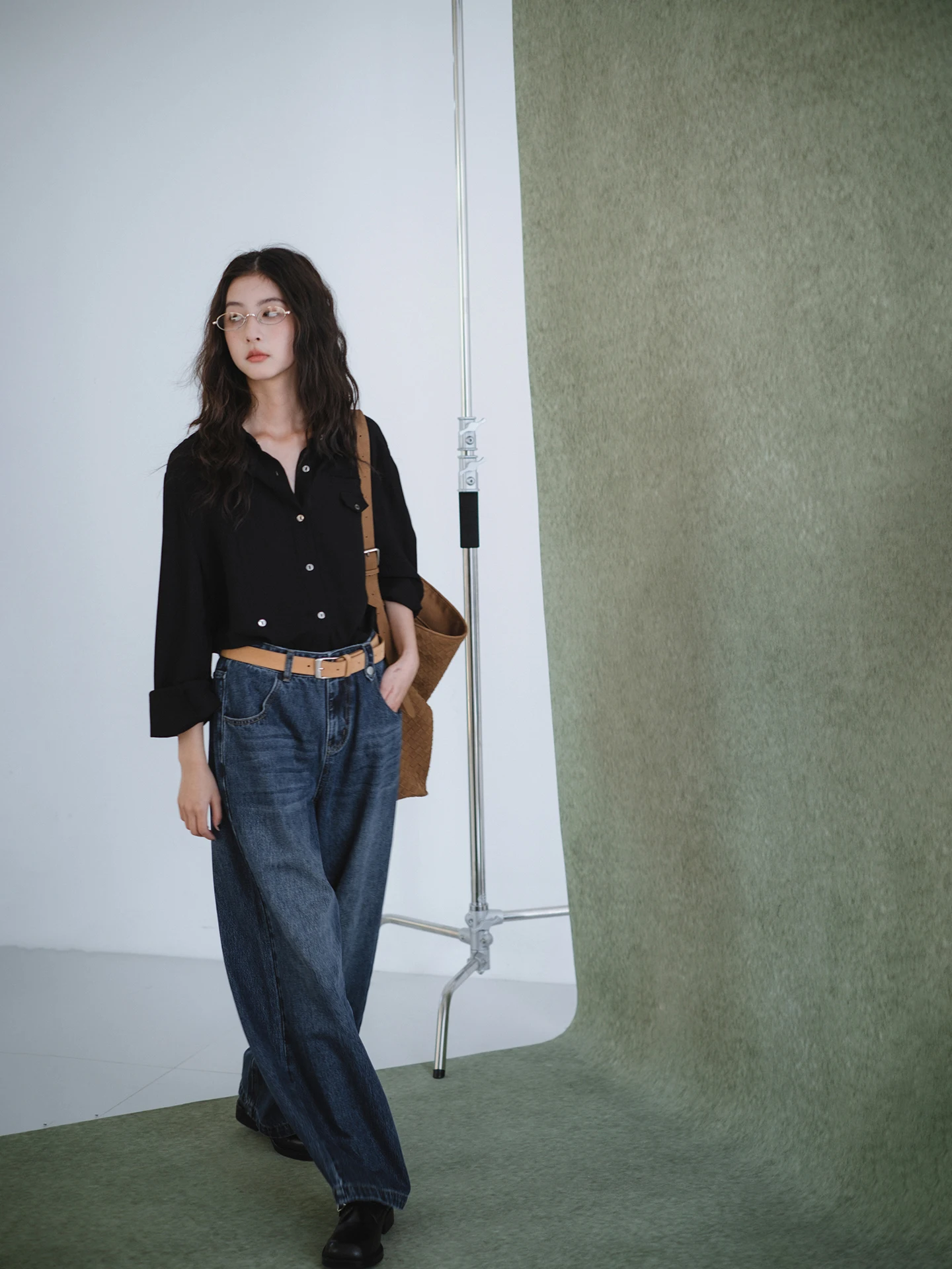 

Lightweight Draped Long Sleeve Women's Shirt Spring Summer Loose Black Metal Buckle Sensation Korean Style Commute Fashion