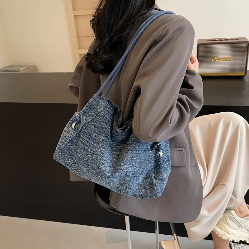 Women Large Capacity Shoulder Bag Denim Tote Bag Fashion Handbag Simple Clutch Bag Female Commuter Handbag for Office Travel