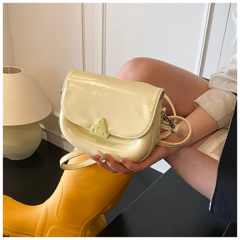 

Top-Tier Women's Tote Bag Made Of Lizard-Print Leather Featuring Paris High-End Commuter Vintage Lightweight Daily Look​