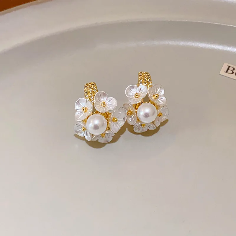 Women's Double Side White Shell Pearl Stud Earrings, Exquisite