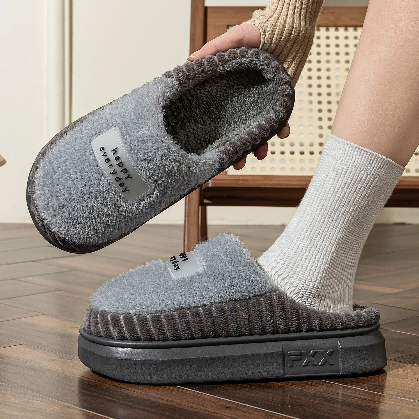 Winterwarme Hausschuhe für Damen und Herren, dicke Plüsch-Plateauschuhe aus EVA, leise, rutschfest, für drinnen und draußen, gemütliche Schlafzimmer-Pantoletten – Detail 7