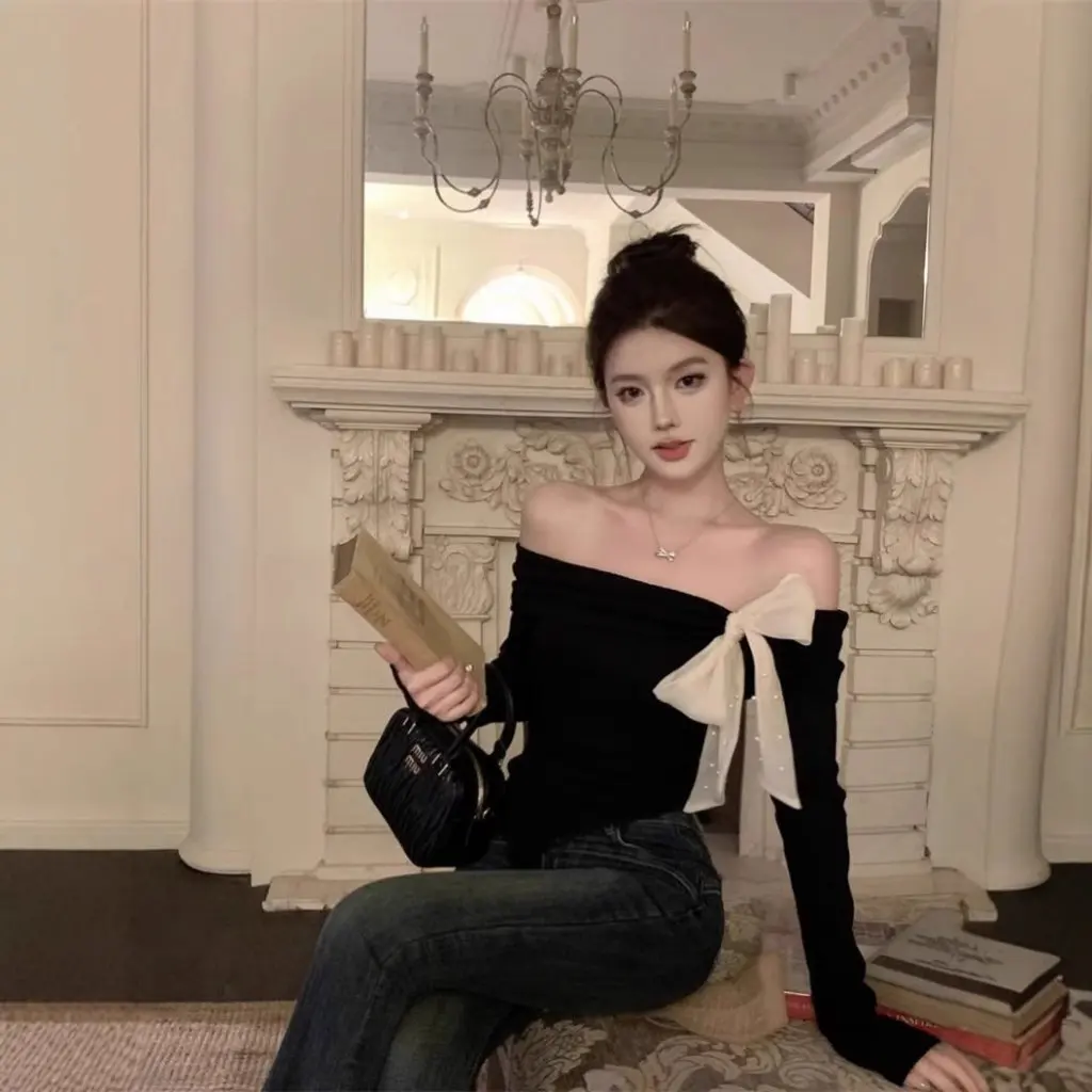 

Women's Autumn Winter French Style Chic Short Irregular Off-Shoulder Bow Top High-End Base Shirt for Fashionable Outerwear
