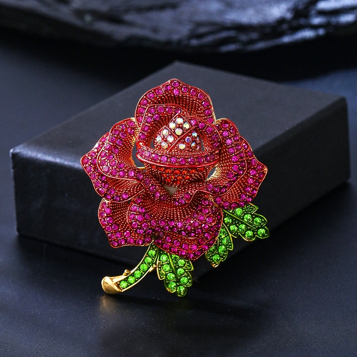 New exquisite heavy industry rose brooch with versatile temperament for women's clothing and chest flower accessories