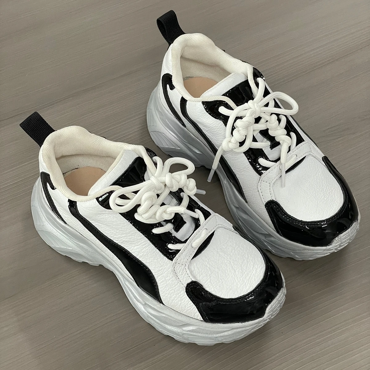 

Женские спортивные туфли Jinyu высокого качества из натуральной кожи для повседневной носки, вечеринок, модные дышащие туфли для активного отдыха, унисекс.