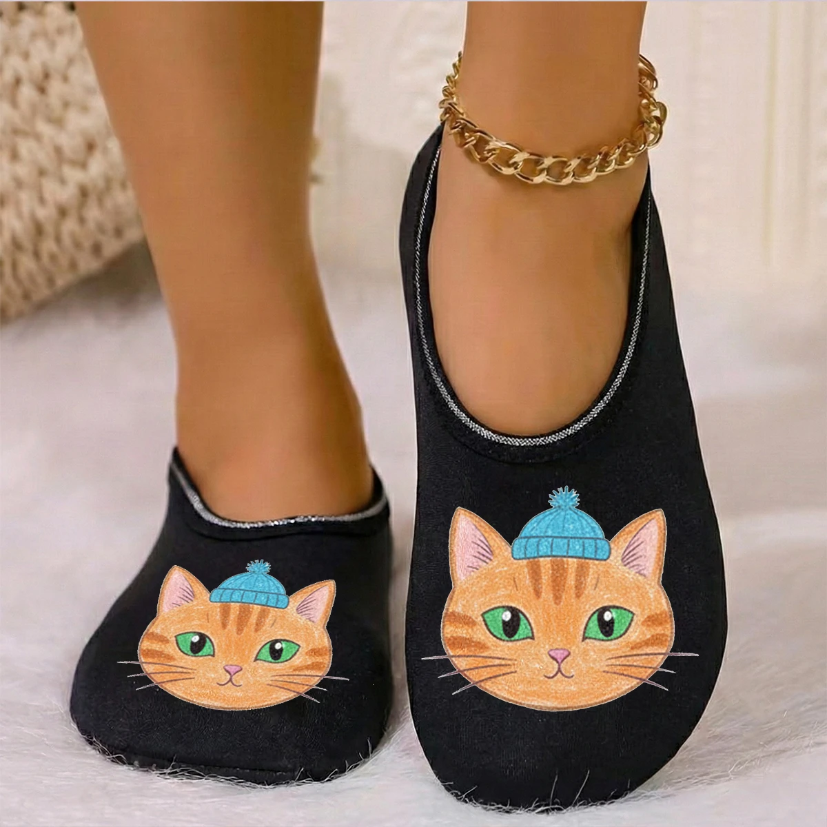 حيوانات صغيرة لطيفة يمكن ارتداؤها في الفصول الأربعة، شبشب أرضي داخلي عالي المرونة ومضاد للانزلاق مطبوع عليه قطة من جلد الغزال يسمح بمرور الهواء