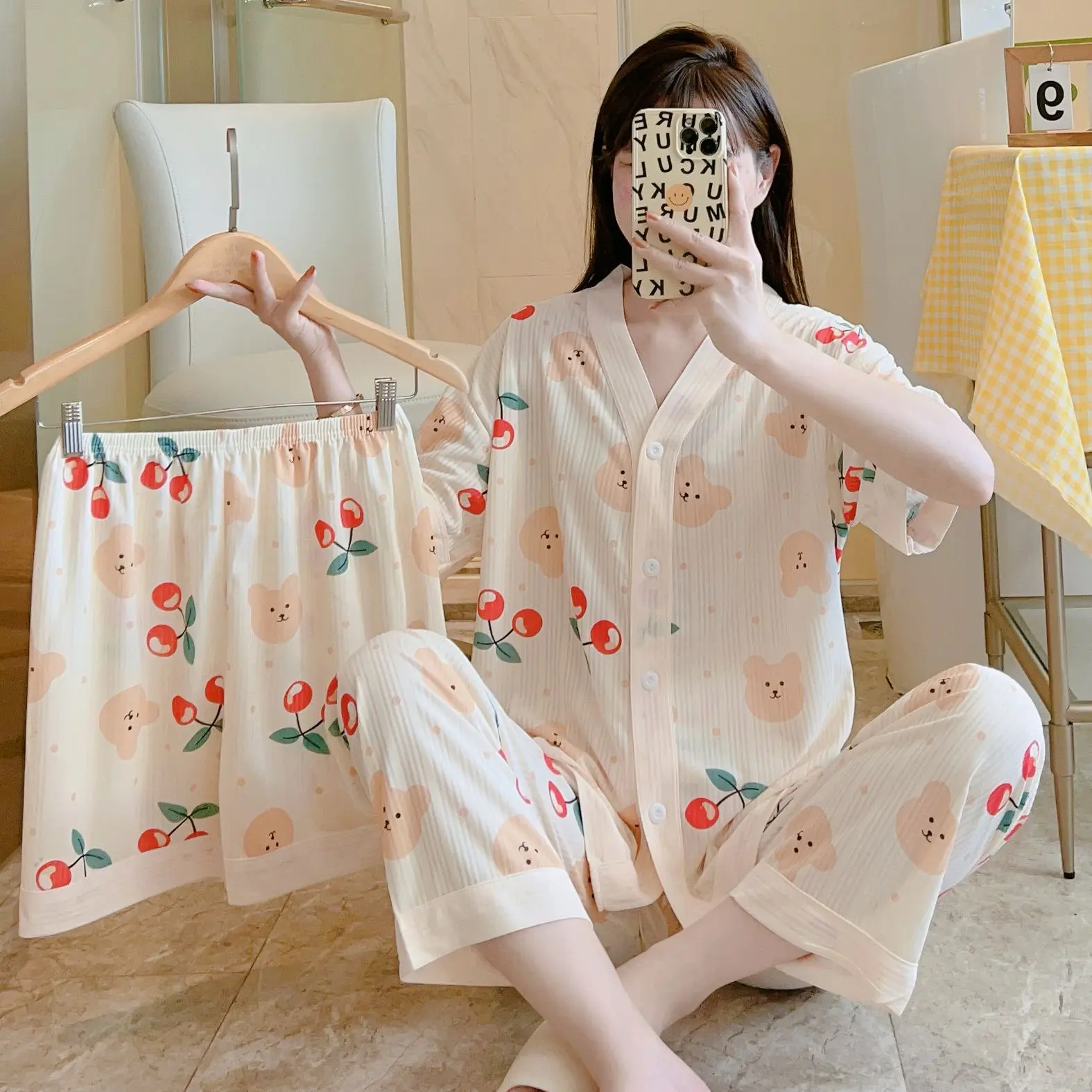 Summer ladies pajamas three-piece set of new women\'s summer short-sleeved shorts trousers set of sweet cartoon pajamas homewear