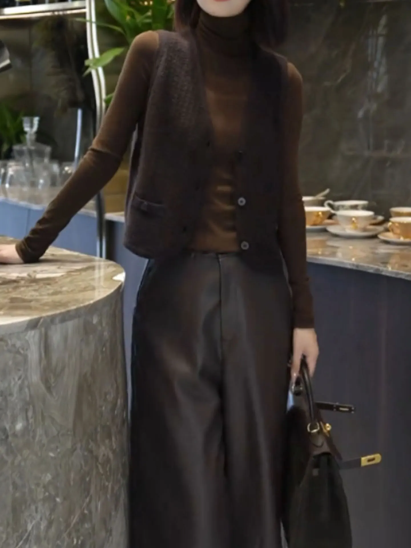 

Утепленный трикотажный жилет с высоким воротником и эффектом утяжки для осени и зимы, в стиле ретро, для многослойного образа