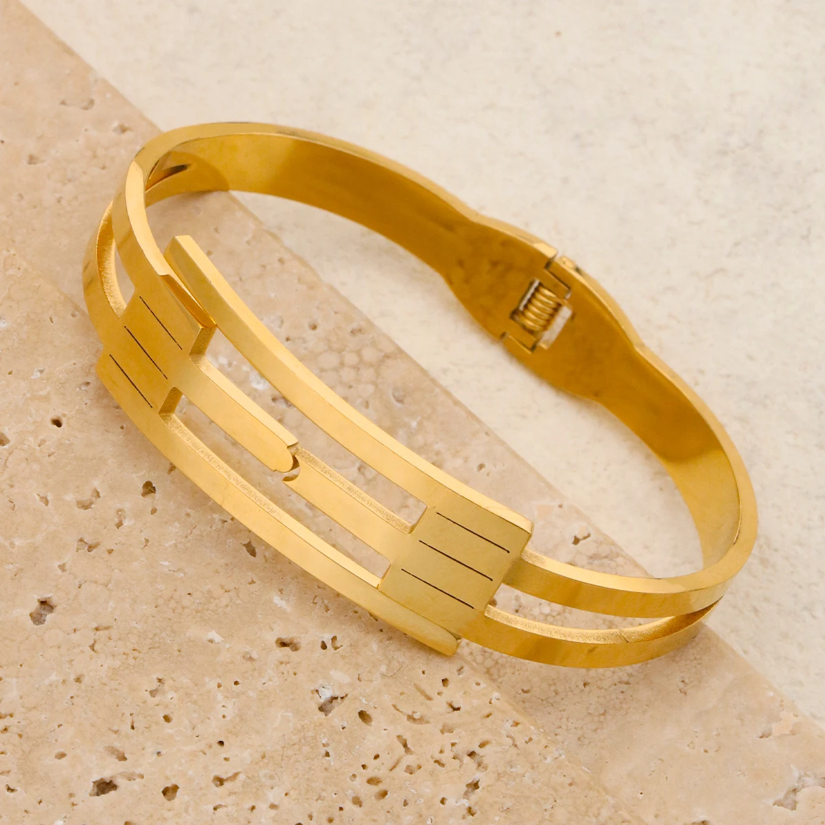 1 Piece Fashionable Gold Color Stainless Steel Ribbed Model Handcuffs For Women's Jewelry Bracelets