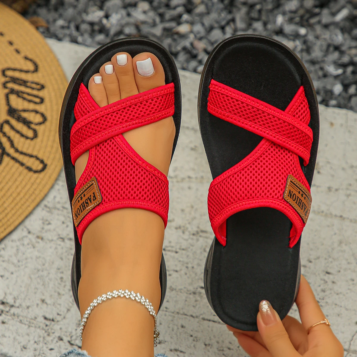 

Женские тапочки на плоской подошве, летняя уличная одежда, сандалии, легкая обувь с мягкой подошвой, женские повседневные универсальные пляжные тапочки, женские шлепанцы